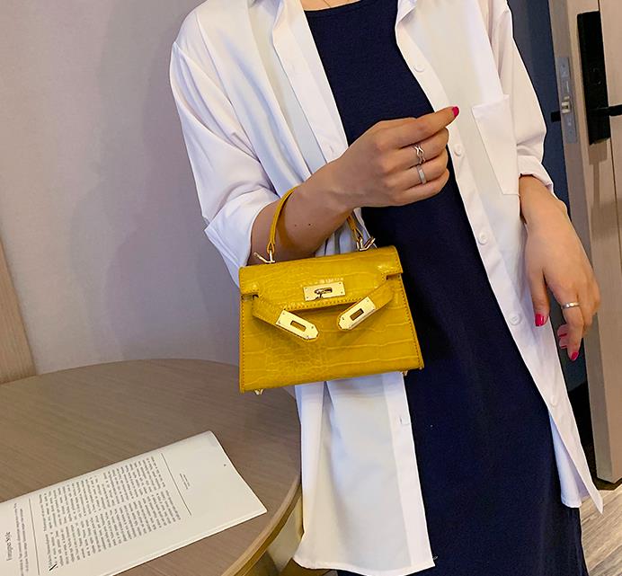 Autumn new fashion Korean version of crocodile texture crossbody bag fashion hand, women's shoulder bag, candy color shoulder bag, crocodile texture crossbody bag