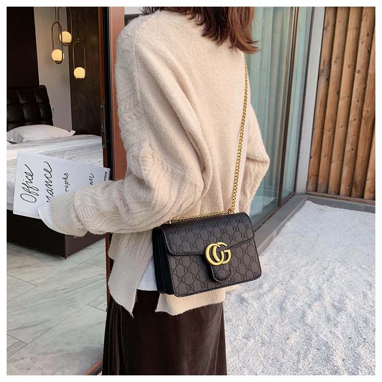 Women's bag 2020 bag autumn and winter new fashion embossed ladies single shoulder chain skew bag Women's bag, single shoulder chain skew bag, skew bag