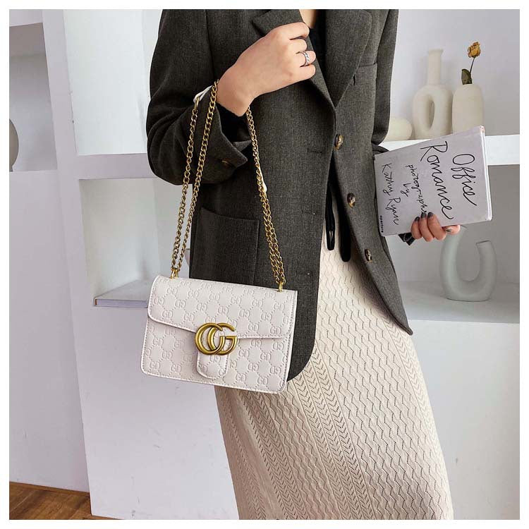 Women's bag 2020 bag autumn and winter new fashion embossed ladies single shoulder chain skew bag Women's bag, single shoulder chain skew bag, skew bag